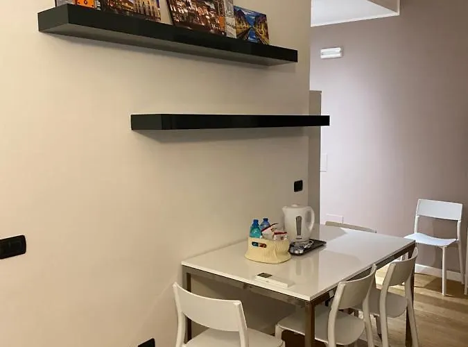 Corridoni 6 アパート *